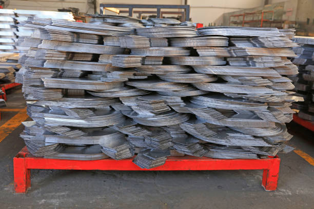 Steel shovel blade formed by stamping