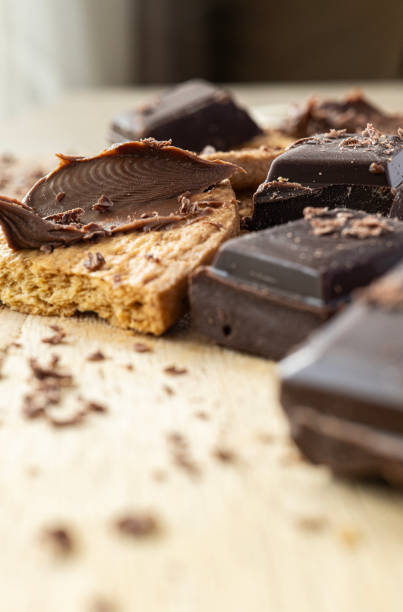 istock Chocolate with cookie and cocoa cream in macro detail. 2205121621