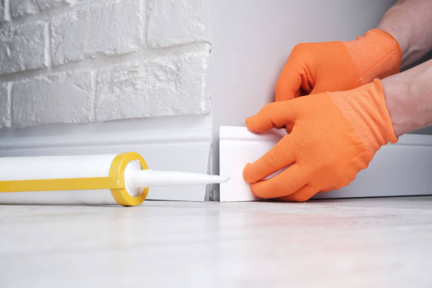 istock Installation of skirting boards 2205242372