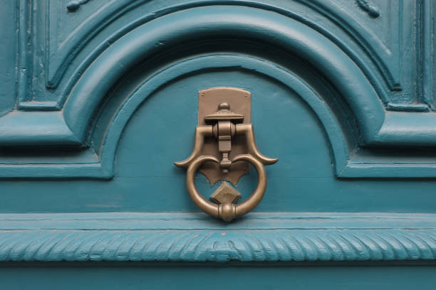 istock Paris Building Doors 2205408489
