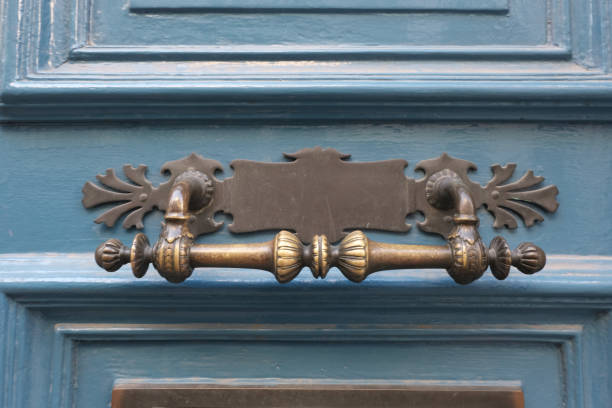 istock Paris Building Doors 2205408506