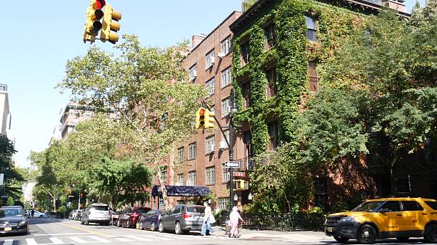 New York City Manhattan Irving street corner, Gramercy, USA. People, taxi cab. House wall, ivy plant New York City, United States, 6 Sept 2023: Manhattan Midtown Irving street corner, crossroad intersection, Gramercy, USA. People pedestrians. Yellow taxi. Red brick house wall covered ivy plant leaves grapevine texas city stock pictures, royalty-free photos & images