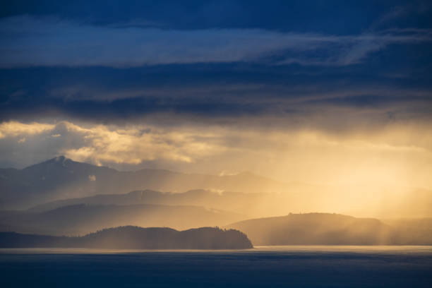 istock Strait of Juan De Fuca Sunset 2205578643