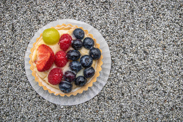 This cake is a tribute to both simplicity and sophistication. Its base is made of perfectly laminated layers of puff pastry, baked to a uniform golden color and a crisp texture. On top, a velvety vanilla cream made with fresh egg yolks, sugar, and natural vanilla creates a luscious foundation for the vibrant array of fresh fruits.Raspberries dusted with powdered sugar, intense red currants, deep-hued blackberries, and juicy strawberries create a colorful palette that evokes freshness and refinement. Each fruit, placed with precision, contributes its own character and flavor, transforming this cake into an edible work of art that pays homage to delicacy and natural perfection.