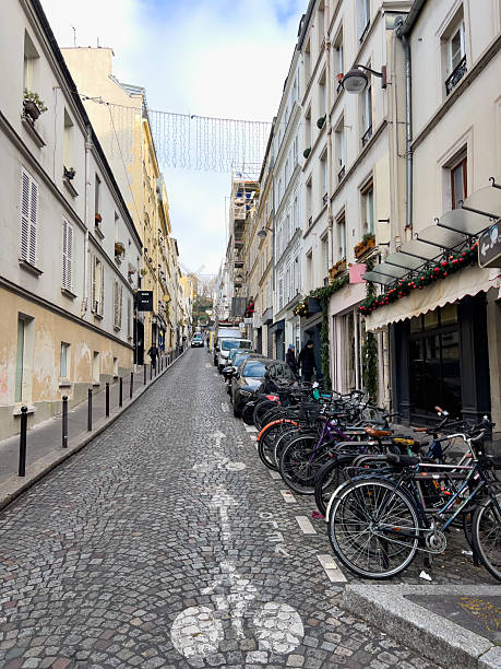 istock Urban Life in Paris 2205715869