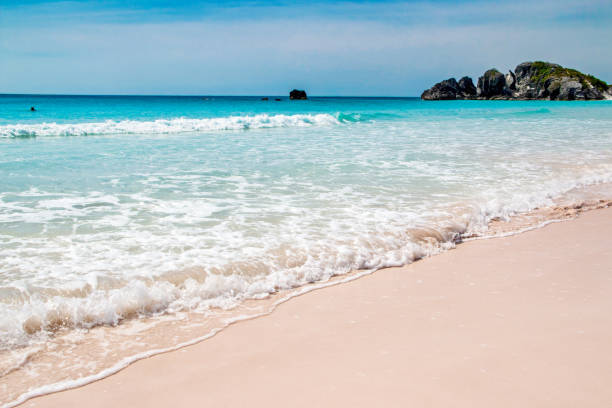 istock Bermuda Horseshoe Bay Pink Sand Beach 2205731828