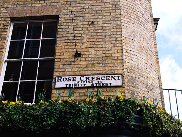 istock Rose Crescent sign in Cambridge, United Kingdom 2205801434
