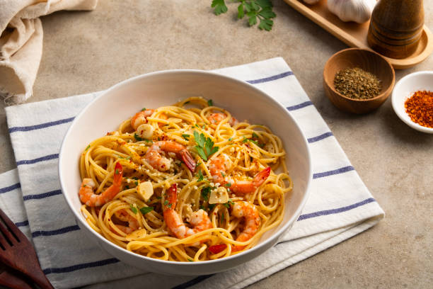 istock Spaghetti with shrimp and olive oil with garlic sauce. 2205898404