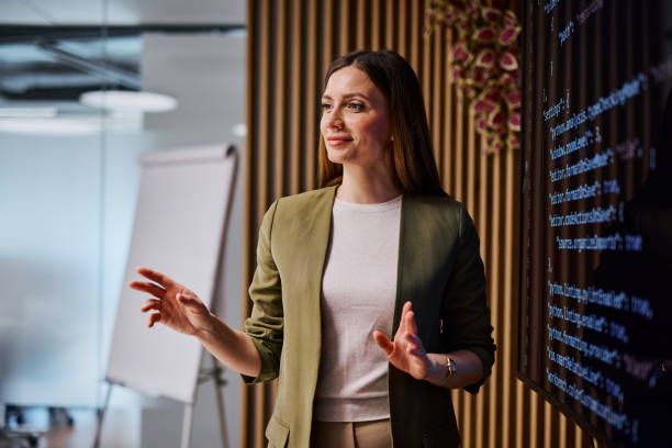 confident businesswoman presenting a software project using a digital screen - sunum konuşma stok fotoğraflar ve resimler