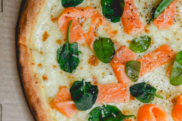 istock Pizza with salmon and spinach in box 2206070312