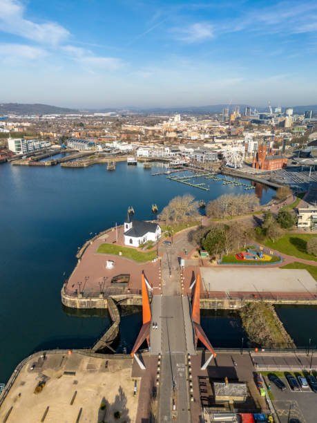 istock Harbour Drive and bridge in Cardiff Bay 2206199457