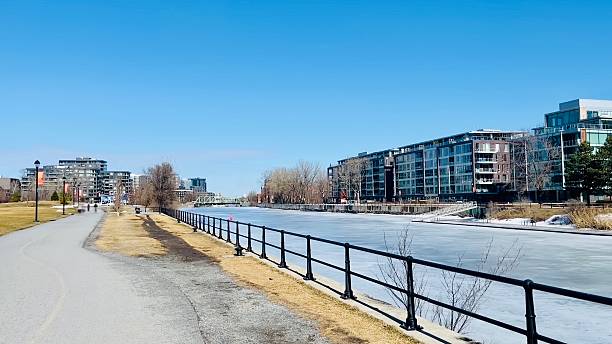 Kanaal door Montréal in de winter