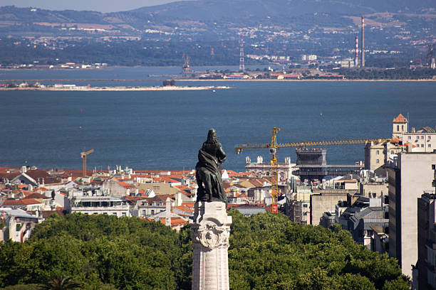 Monument to the Restorers in Lisbon: the obelisk, inaugurated in 1886 and located in the large Praça dos Restauradores, commemorates the liberation of the country from Spanish rule in 1640