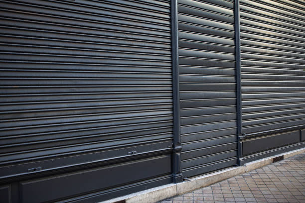 istock A closed or bankrupt store 2206481045