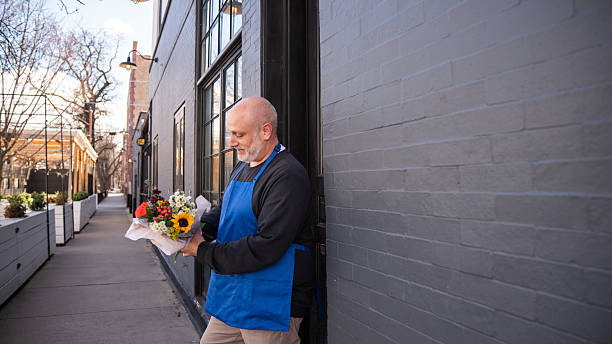 istock Chicago Small Business Florist 2206677962