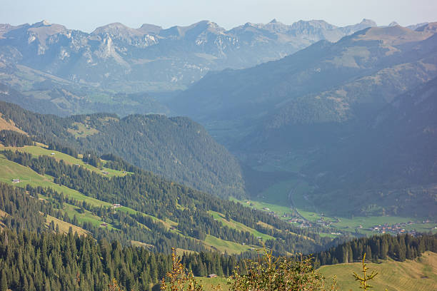 istock Herbstliche Landschaft in den Schweizer Alpen 2206688802