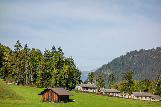 istock Herbstliche Landschaft in den Schweizer Alpen 2206688850