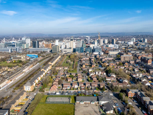 istock Rows of terraced residential housing in Cardiff 2206699621