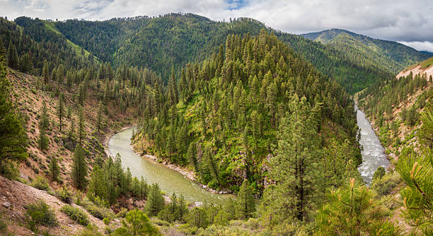 istock River Winding Through the Sawtooth Mountains, Mountain range in Idaho 2206958417
