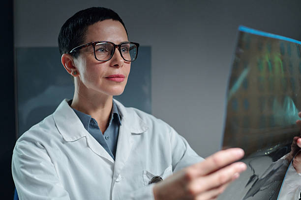 istock Examining Medical Scan for Diagnostic Purposes 2207001912
