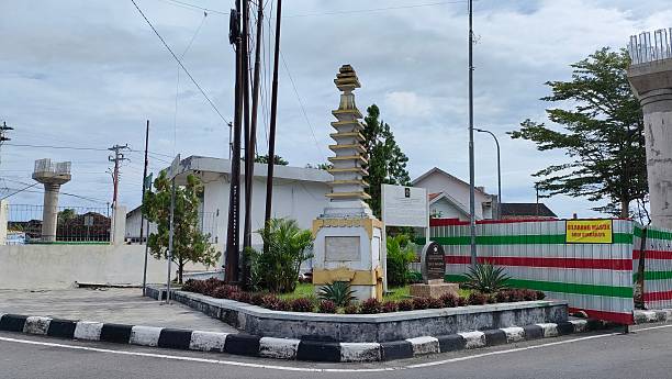 istock Historic Pagoda Monument at a Traffic Roundabout 2207012746
