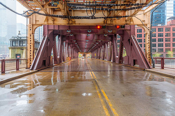 istock Double deck bascule bridge over Chicago river on a rainy spring day 2207071596