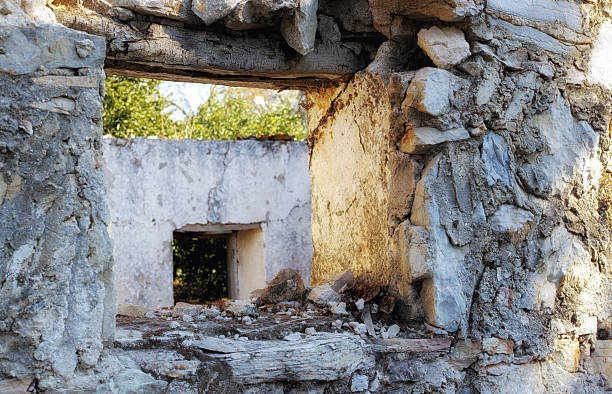 Building cracks in ruin, about to collapse