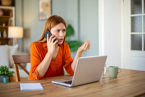 istock Arguing on the phone 2207235999