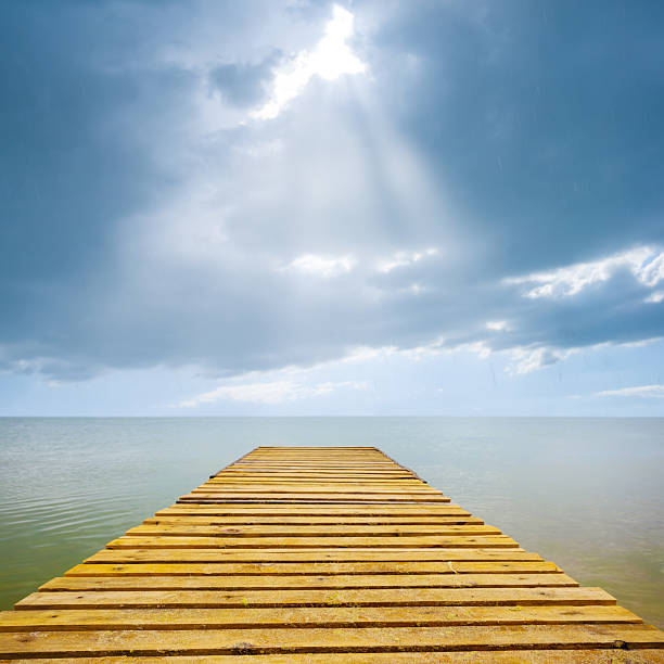 Horizon line above the sea seen from a wooden jetty