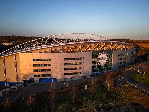 letecký pohled na stadion amex, domov fotbalového klubu brighton and hove albion fc ve falmeru, východní sussex, velká británie - klubový-fotbal - stock snímky, obrázky a fotky
