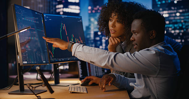 istock Equity manager discusses strategies with the analyst, exploring potential stock opportunities 2207359431