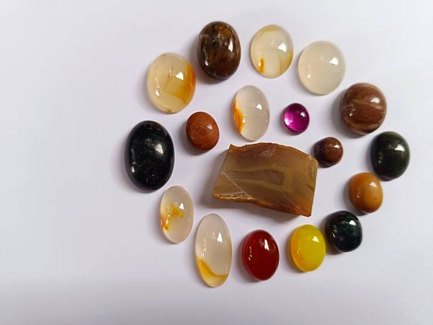 Photos of several types of agate collections with various patterns, designs and colors from Indonesia.