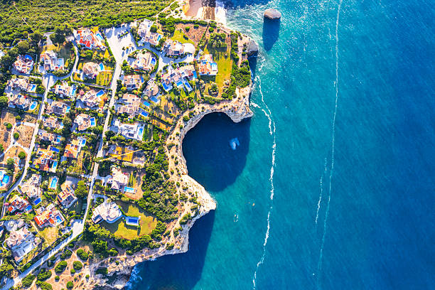 istock Luxury seaside properties on top of a cliff, Algarve 2207655932