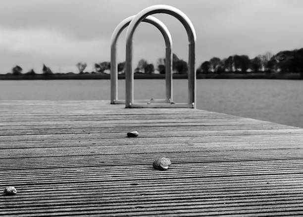 der Holzsteg zum Bade vergnügen