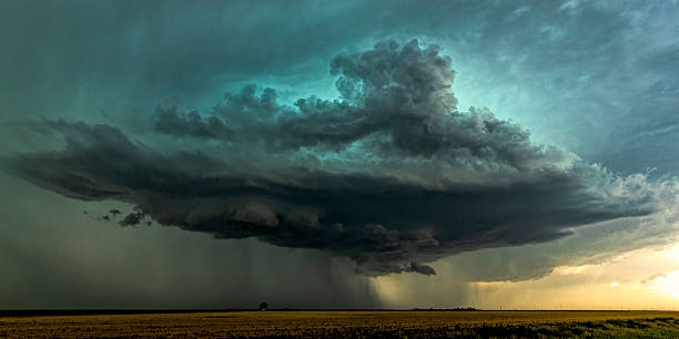 istock Lightening from an approaching supercell stormEastern Colorado plain 2207861847