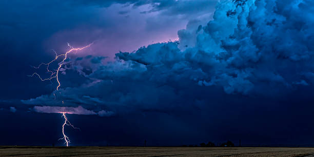 istock Lightening from an approaching supercell stormEastern Colorado plain 2207861849