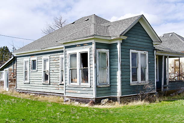 istock Abandon Home in A Small Town 2207886518