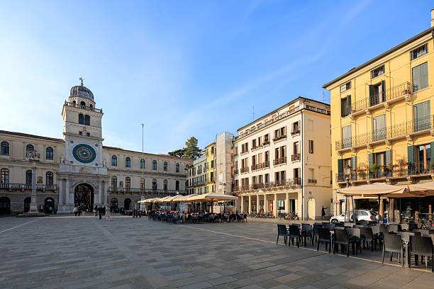 istock Padova, Torre dell'Orologio, Piazza dei Signori 2208026613