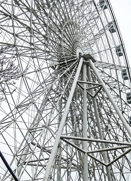 The skeleton of the Ferris wheel in motion
