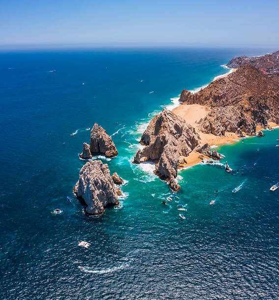 The Cabo San Lucas Arch is an iconic rock formation in Baja California Sur, Mexico, where the Pacific Ocean and the Sea of ​​Cortez meet. Sculpted by erosion, it's home to sea lions and an ideal destination for photography, boating, and marine wildlife viewing.