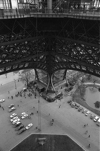 The forecourt of the Eiffel tour