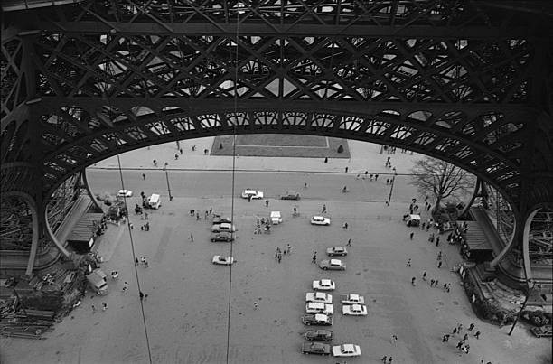 istock The forecourt of the Eiffel tour 2208182987
