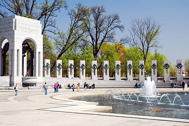 World war 2 memorial in Washington DcChildren images