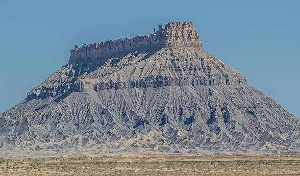 istock Majestic flat-topped mountain under clear sky. 2208444930