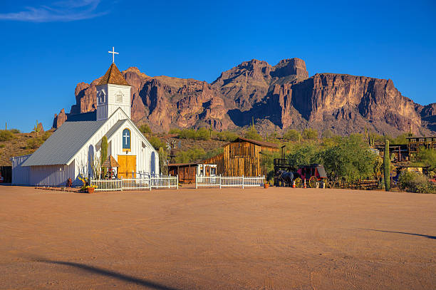 istock Elvis Memorial Chapel with Superstition Mountains in Apache Junction, Arizona 2208475595