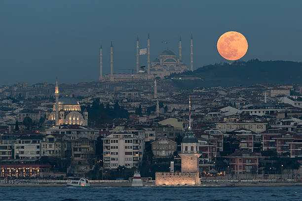 istock Fullmoon rise over Istanbul, Turkiye 2208489934