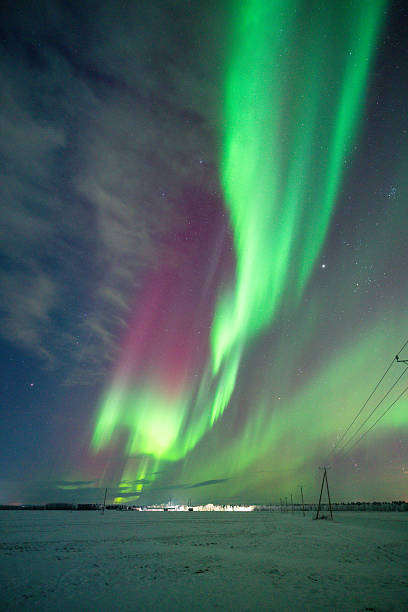 vista panorâmica do campo contra o céu à noite - explosão solar