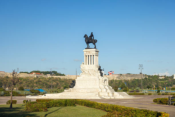 istock a statue at Havana city 2208612516