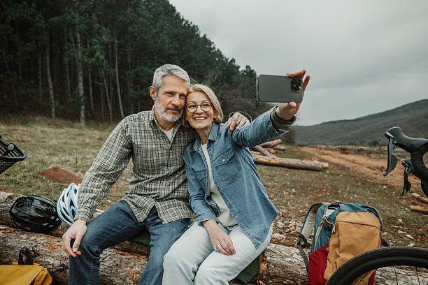 istock Mature cycling couple taking a break and snapping a selfie 2209156562