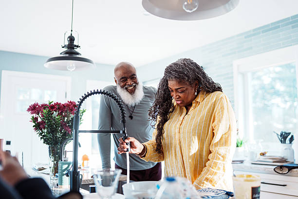 istock Senior couple doing dishes in the morning 2209270047